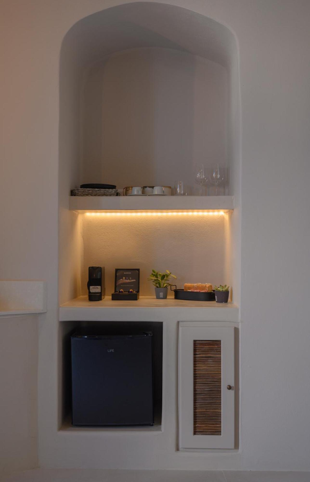 Elements Cave Suites Megalochori  Rum bild