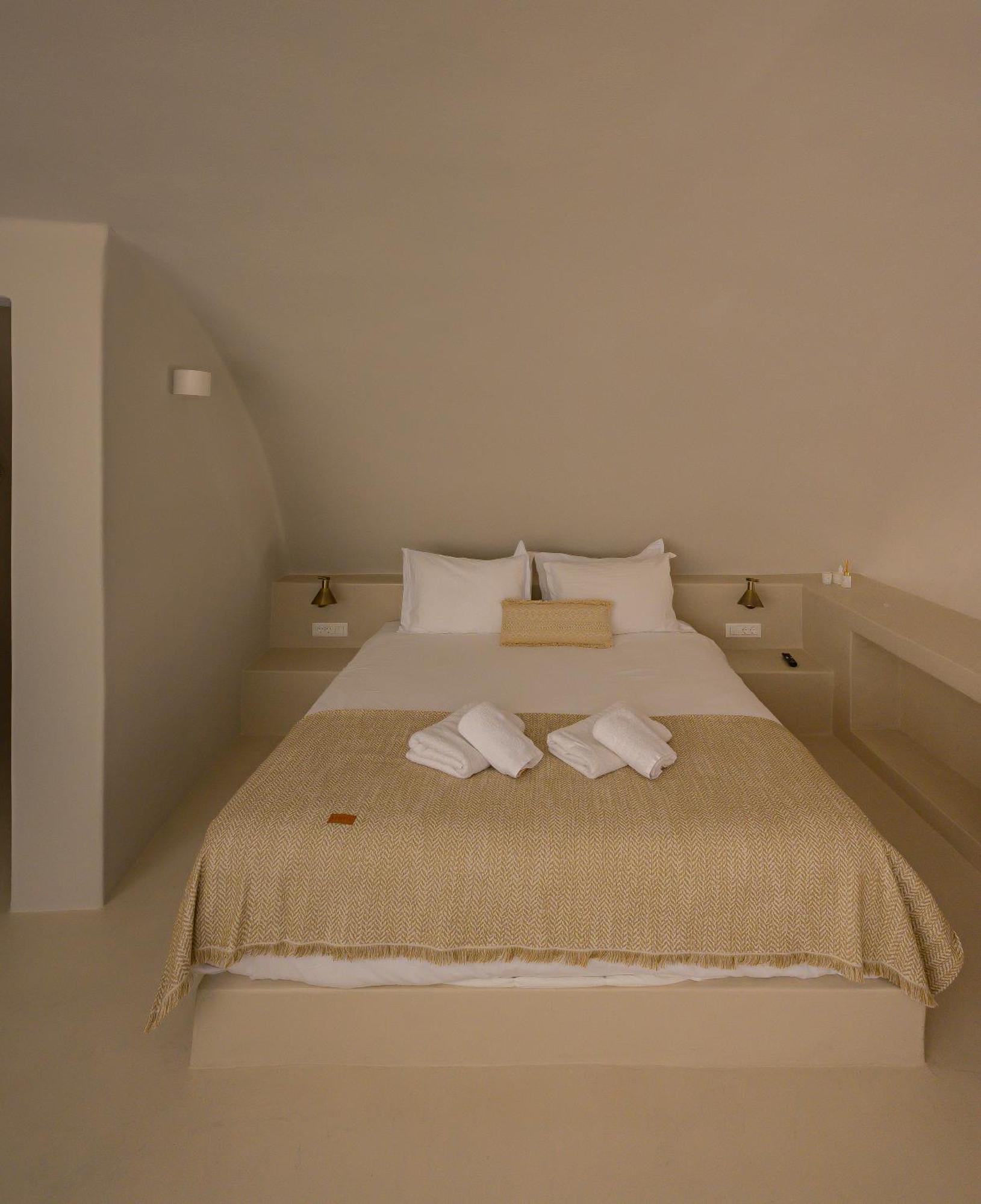 Elements Cave Suites Megalochori  Rum bild